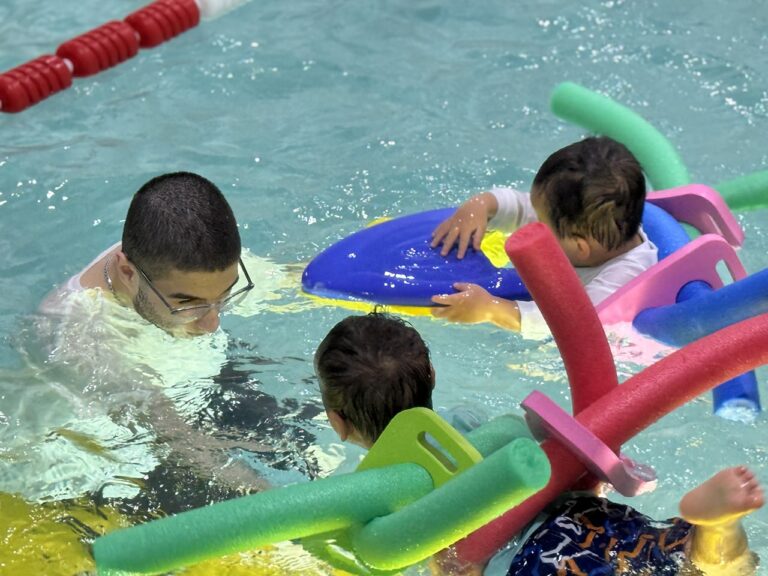 Kids practising with pool noodles at WD Swim Richmond Hill